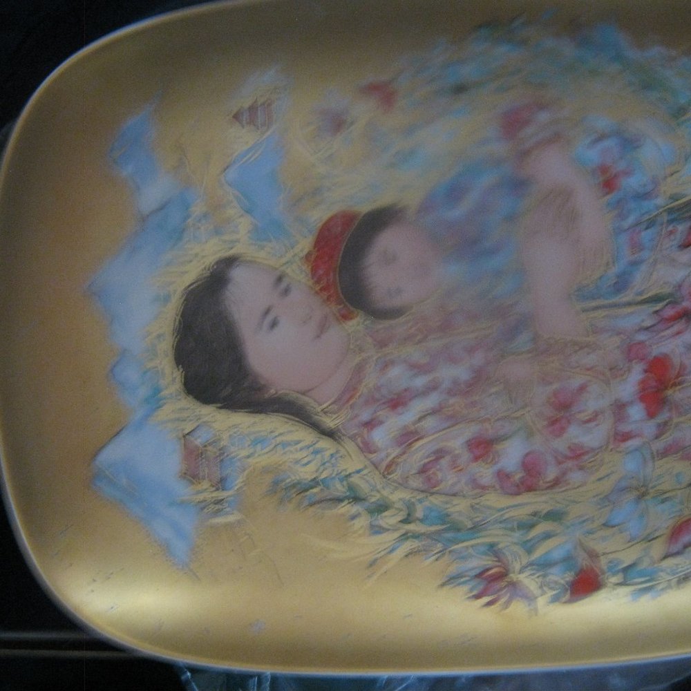 Xin Xin of High MoArt Ovale Edna Hibel Bavarian porcelain West Germany Rosenthal